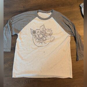 Gray and White Graphic Raglan Shirt